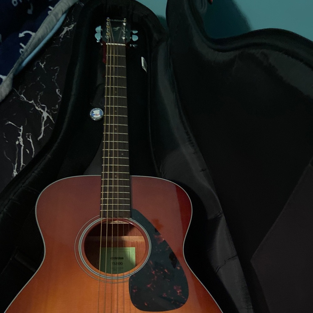 yamaha guitar ( brand new ) used once
